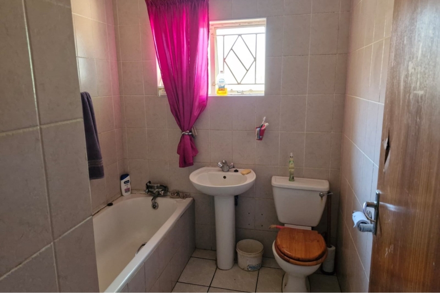 4 Bedroom Property for Sale in Roosheuwel North West